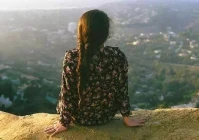 伤感句子句句扎心语录100字(文案短句伤感扎心男生)