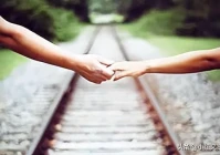 伤感文案句子扎心短句(下辈子还不能扎心文案)