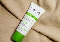 依泉平衡油脂祛痘精华乳：控油祛痘效果显著，油性肌肤必备