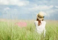 伤感文案让人心疼的句子(能否推荐十首你喜欢的伤感歌曲)