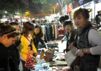 女人卖衣服的幽默语录搞笑(淘宝上卖几块钱东西还包邮的卖家是怎么回事)