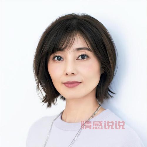 40岁女人短发发型图片，展现优雅魅力！