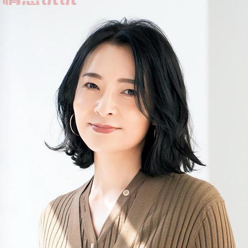 40岁女人短发发型图片，展现优雅魅力！