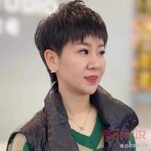 40岁女人短发发型图片，展现优雅魅力！