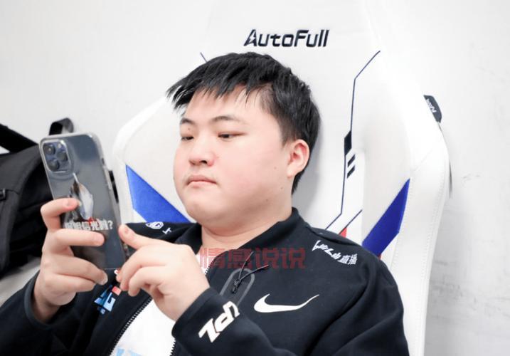 英雄联盟传奇归来!Uzi加入LBL联赛,赛事热度飙升