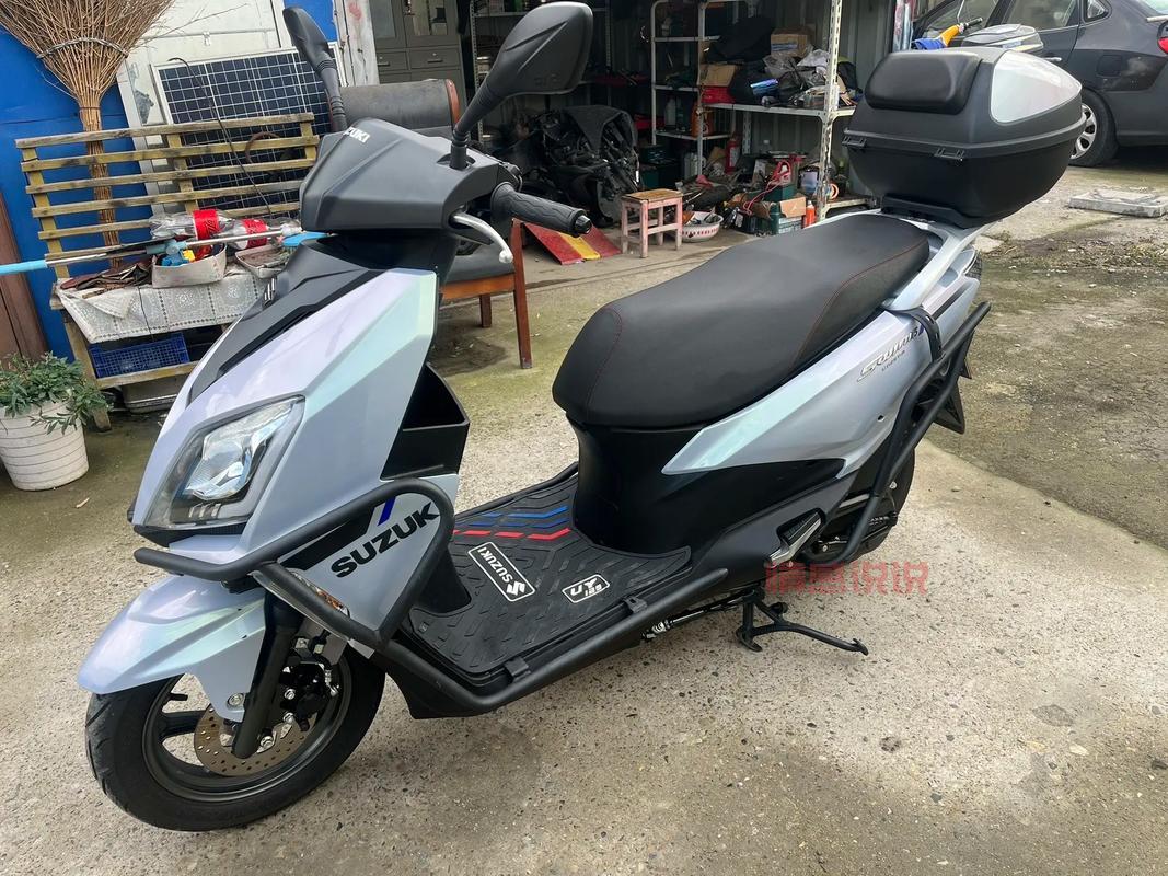 「UY125摩托车:125cc踏板界的现象级神车,销量与口碑双赢」