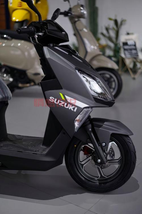 「UY125摩托车:125cc踏板界的现象级神车,销量与口碑双赢」