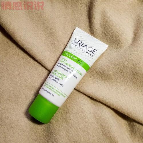 依泉平衡油脂祛痘精华乳：控油祛痘效果显著，油性肌肤必备