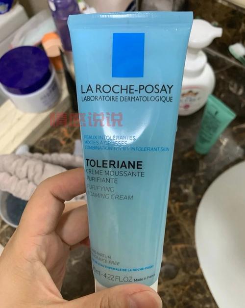 依泉平衡油脂祛痘精华乳：控油祛痘效果显著，油性肌肤必备