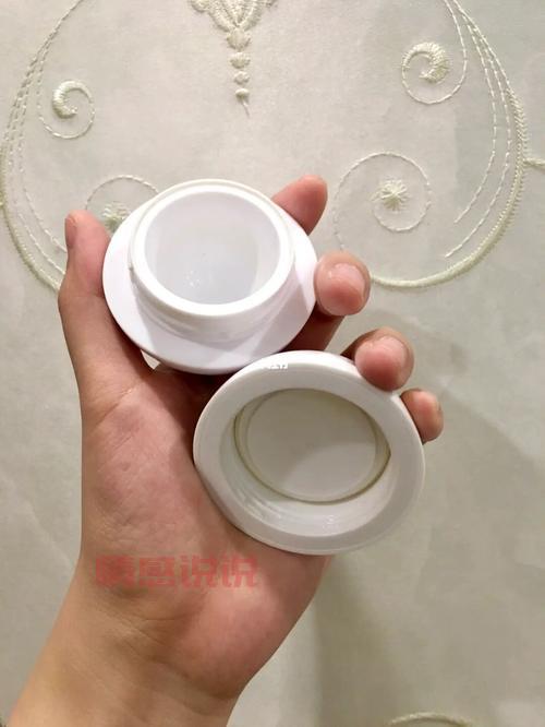 优时颜新淡纹眼部精华霜,改善眼周细纹与干燥