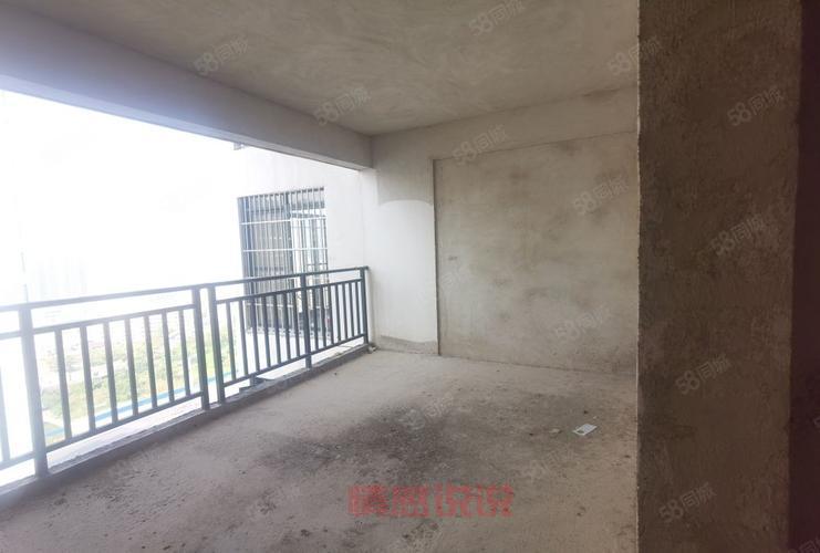 咸宁二手房58同城:清华城旁大平层四室二厅低价出售