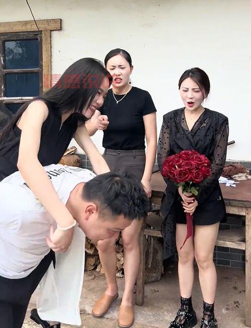 重庆相亲男张先生知乎被围观,他的相亲故事太扎心!