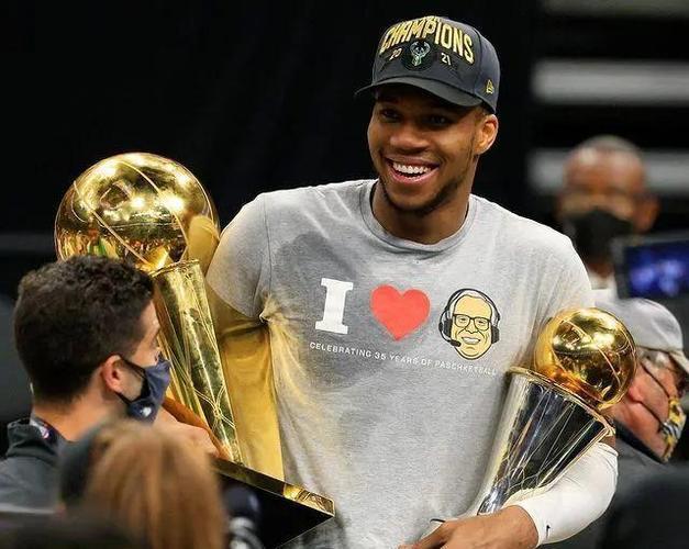 十字伤感语录(深夜十字路口的文案)