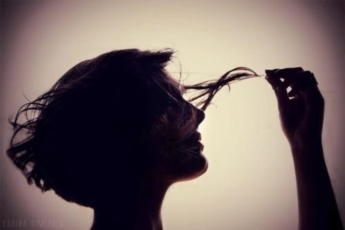 伤到极致的伤感语(分享一下那些令你感动到落泪的诗句吧)