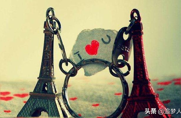 爱情说说短句暖心语录(坚持恋爱的暖心句子)