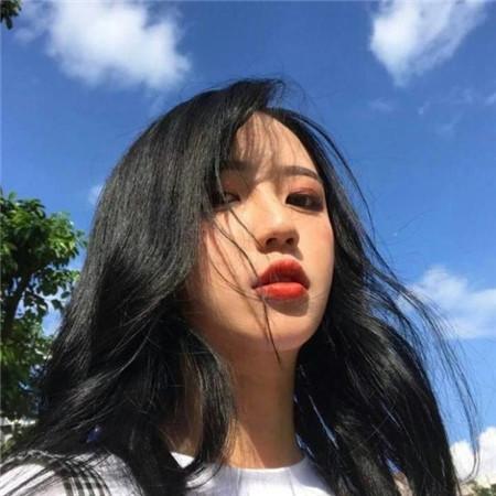 伤感句子女生心碎(女人发朋友圈心里酸酸的是什么意思)