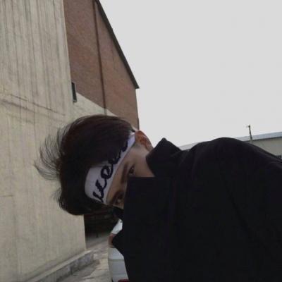 个性签名男生霸气冷酷(昵称男生霸气冷酷成熟)