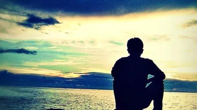 网易云热评文案伤感短句(好词好句摘抄网易云)