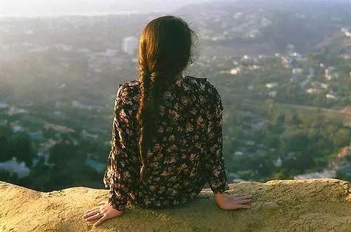 伤感句子句句扎心语录100字(文案短句伤感扎心男生)