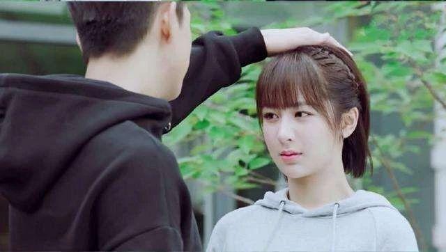 搞笑女发的文案(苹果14文案搞笑朋友圈)