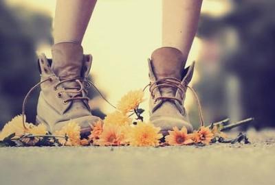 伤感爱情的短句(你认为最悲伤的歌曲有哪些)